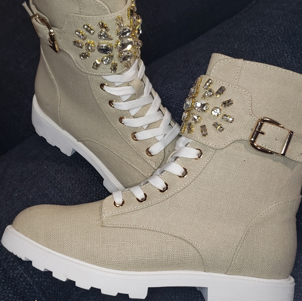 Cute Fall Linen Cream Boots!!